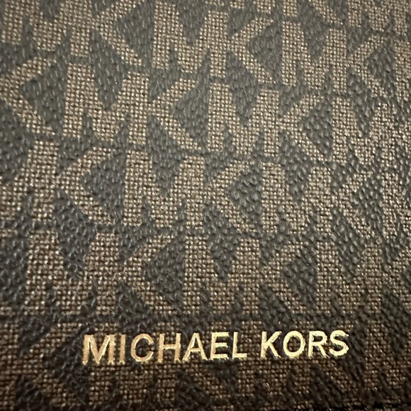 NWOT Michael Kors emblem Passport/ID Holder - Picture 3 of 7